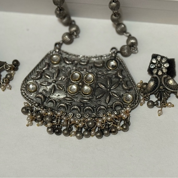 Jewelry - Vintage Silver and Gold Floral Necklace Set